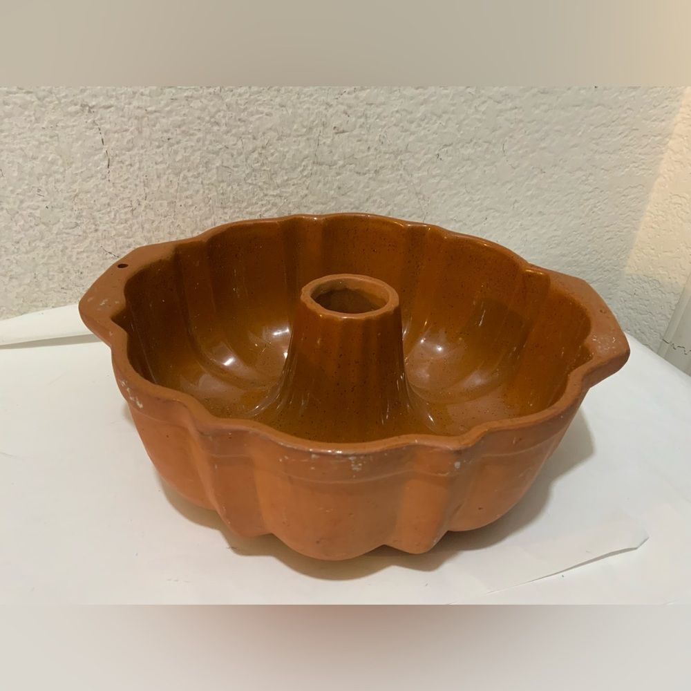 Vintage Pottery Stoneware Bundt Cake Mold 10”